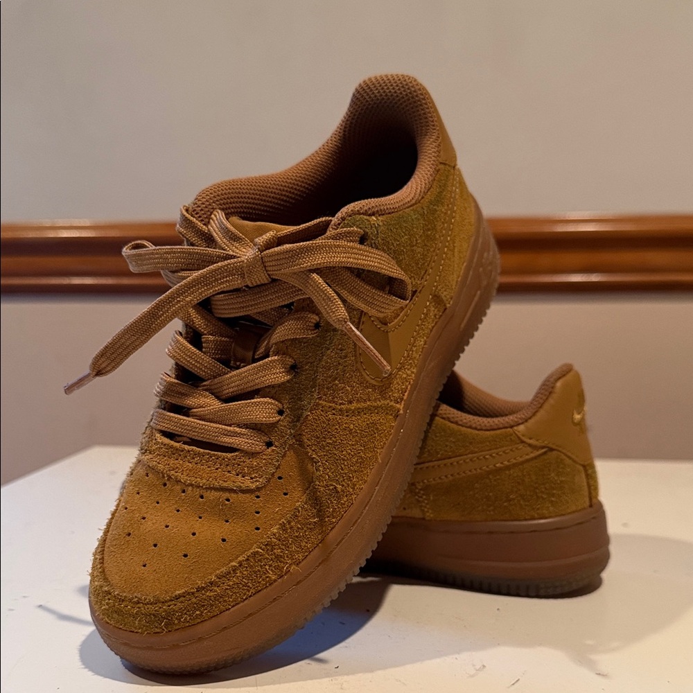 Nike Women's Tan Sneakers Air Force 1 LV8